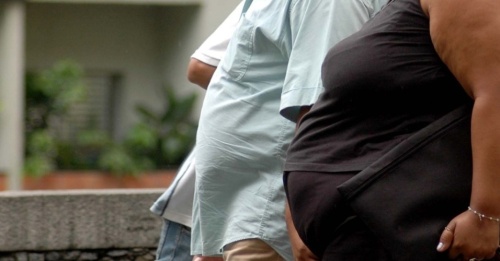 obeso-obesa-casal-de-obesos-obesidade-sedentarismo-gordos-acima-do-peso-preconceito-1345728974271_956x500